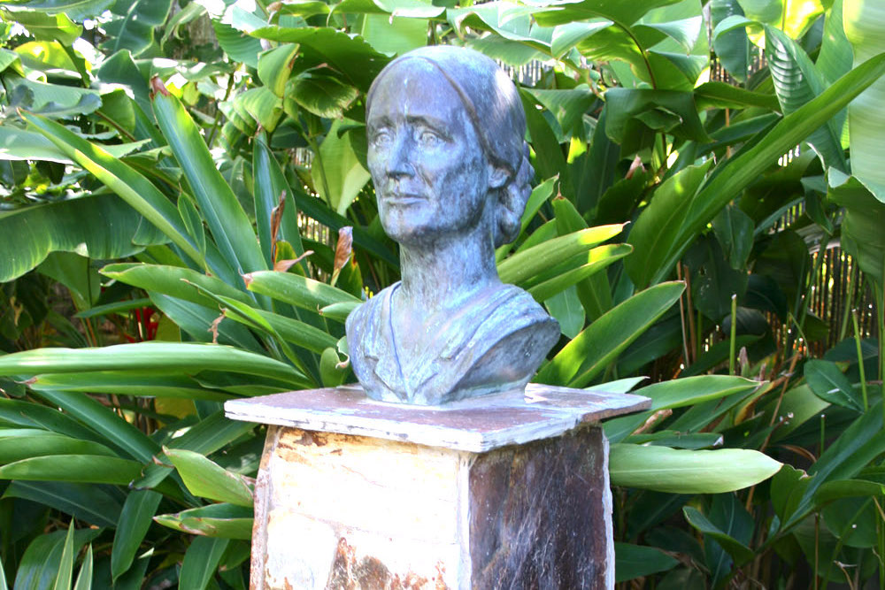 Statue of Agatha Christie in Tenerife